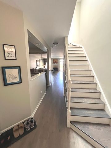 4252 W Harrington Lane, Chicago, IL 60646