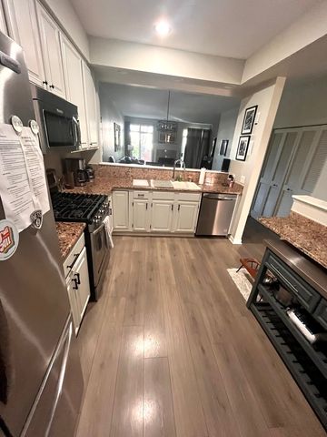 4252 W Harrington Lane, Chicago, IL 60646