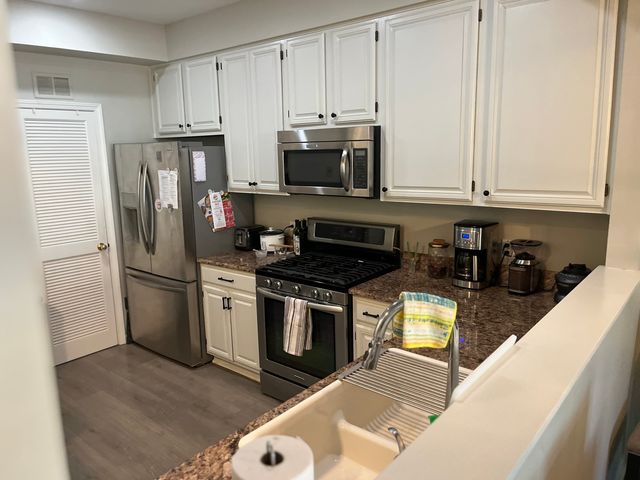 4252 W Harrington Lane, Chicago, IL 60646