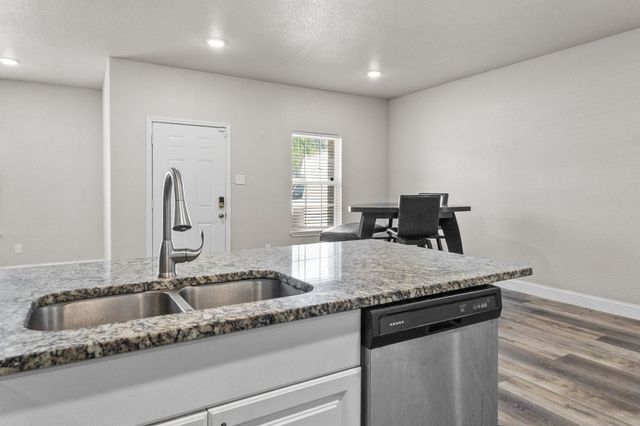 850 E Harvey Avenue, Fort Worth, TX 76104
