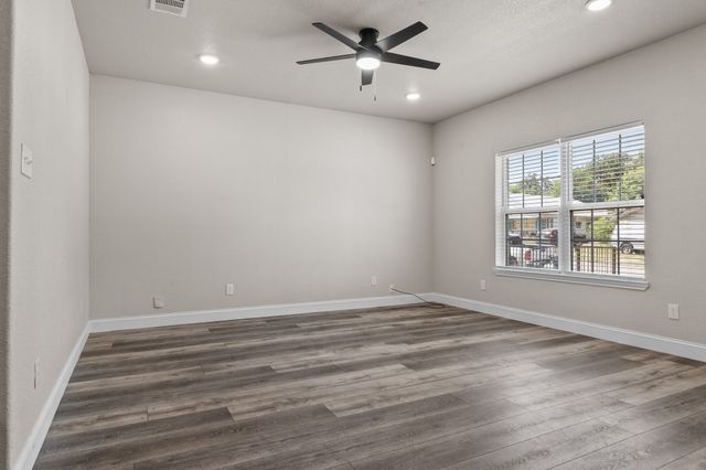 850 E Harvey Avenue, Fort Worth, TX 76104