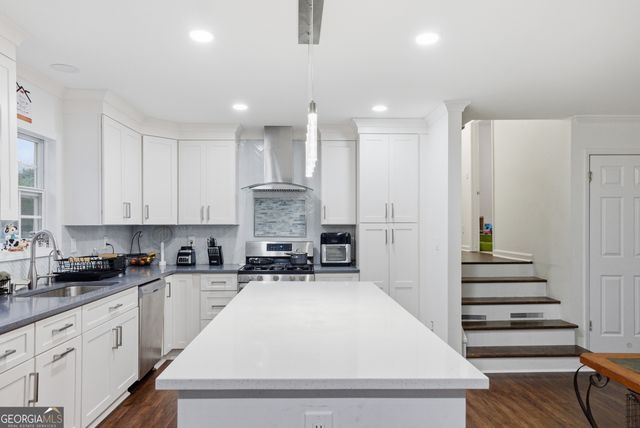 482 Camden Circle, Lawrenceville, GA 30046