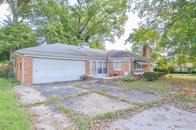 245 Oliver Lee Drive, Belleville, IL 62223