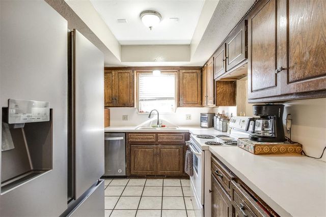 10321 Hollyhead Way, Yukon, OK 73099