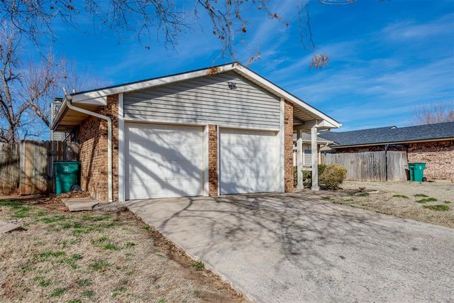 10321 Hollyhead Way, Yukon, OK 73099
