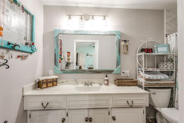 10321 Hollyhead Way, Yukon, OK 73099