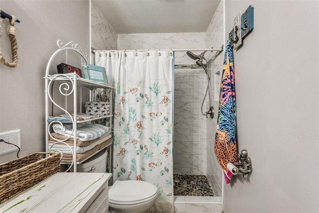 10321 Hollyhead Way, Yukon, OK 73099