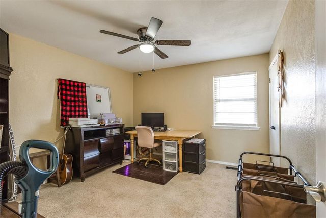 10321 Hollyhead Way, Yukon, OK 73099