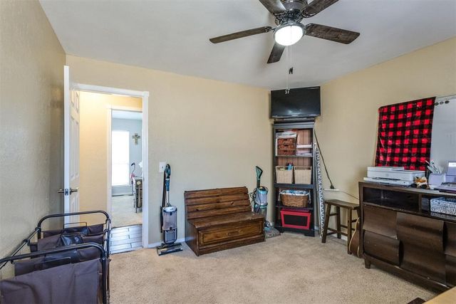 10321 Hollyhead Way, Yukon, OK 73099