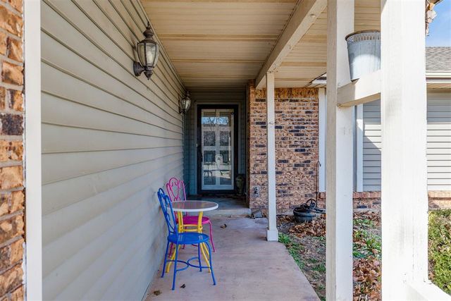 10321 Hollyhead Way, Yukon, OK 73099