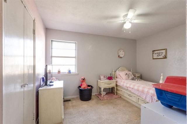 10321 Hollyhead Way, Yukon, OK 73099