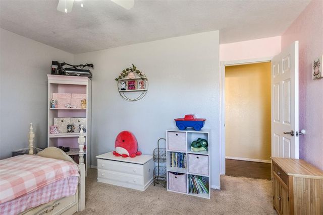 10321 Hollyhead Way, Yukon, OK 73099