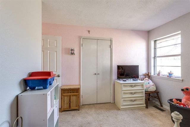 10321 Hollyhead Way, Yukon, OK 73099