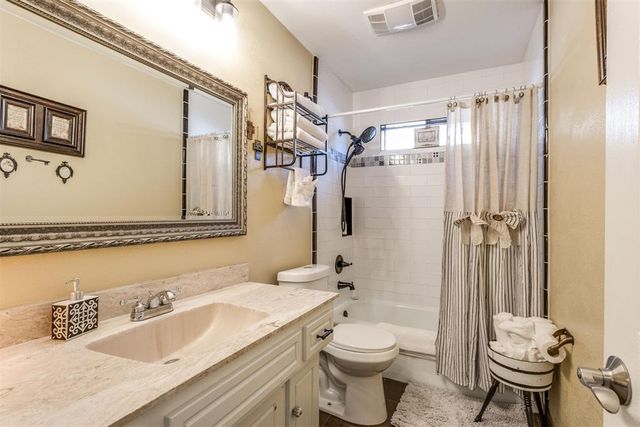 10321 Hollyhead Way, Yukon, OK 73099