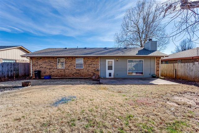 10321 Hollyhead Way, Yukon, OK 73099