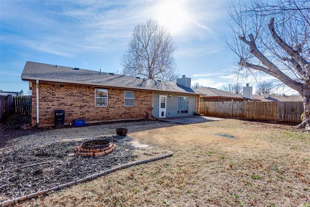 10321 Hollyhead Way, Yukon, OK 73099