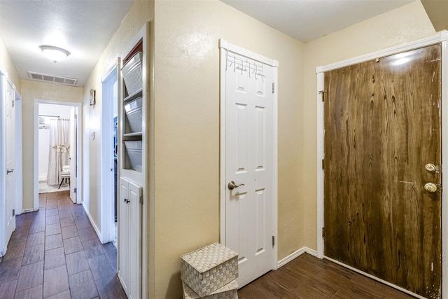 10321 Hollyhead Way, Yukon, OK 73099