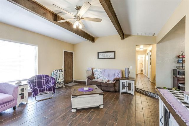 10321 Hollyhead Way, Yukon, OK 73099