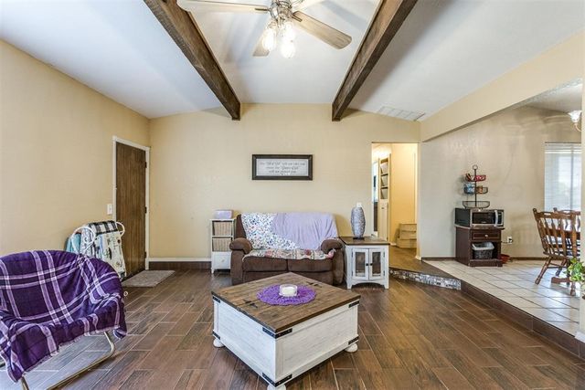 10321 Hollyhead Way, Yukon, OK 73099