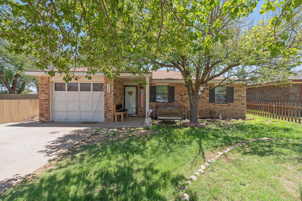 506 6TH Avenue, Canyon, TX 79015