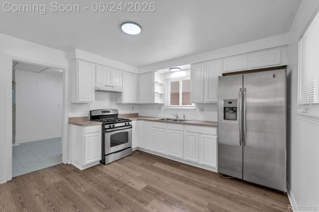 25636 Norfolk Street, Dearborn Heights, MI 48125