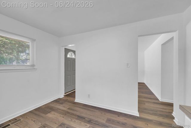 25636 Norfolk Street, Dearborn Heights, MI 48125
