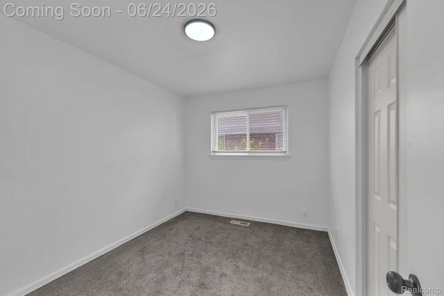 25636 Norfolk Street, Dearborn Heights, MI 48125