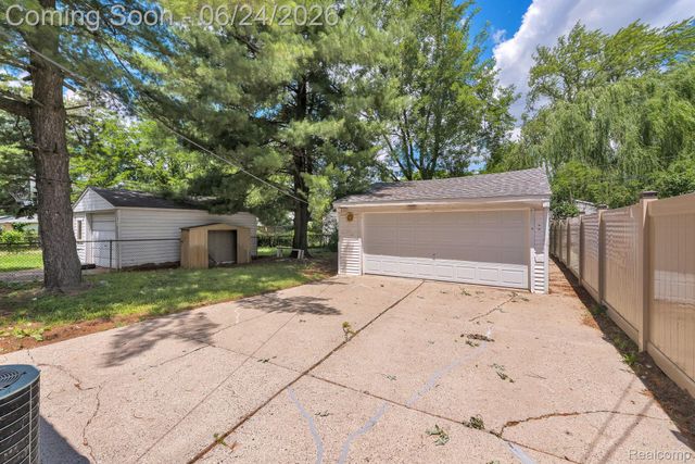 25636 Norfolk Street, Dearborn Heights, MI 48125