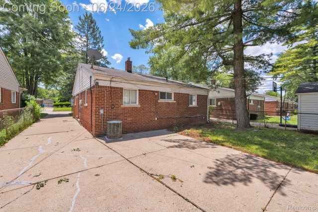 25636 Norfolk Street, Dearborn Heights, MI 48125