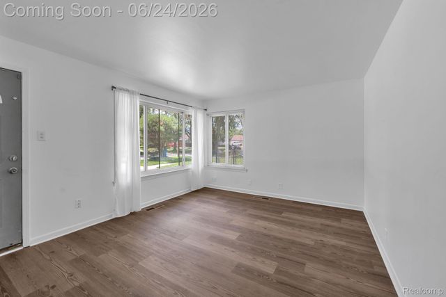 25636 Norfolk Street, Dearborn Heights, MI 48125