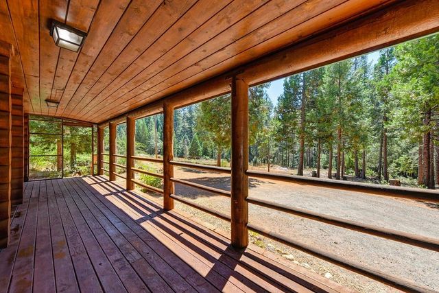 6960 Blackhawk Ln, Foresthill, CA 95631