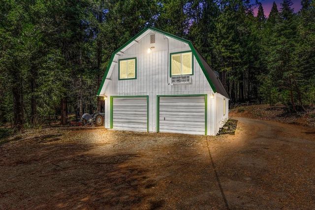 6960 Blackhawk Ln, Foresthill, CA 95631