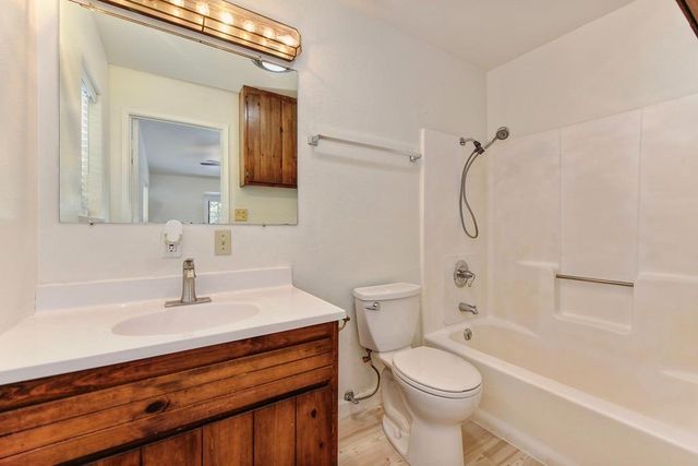 6960 Blackhawk Ln, Foresthill, CA 95631