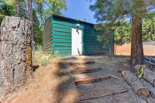 6960 Blackhawk Ln, Foresthill, CA 95631