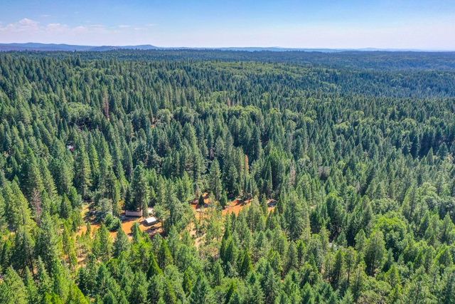 6960 Blackhawk Ln, Foresthill, CA 95631