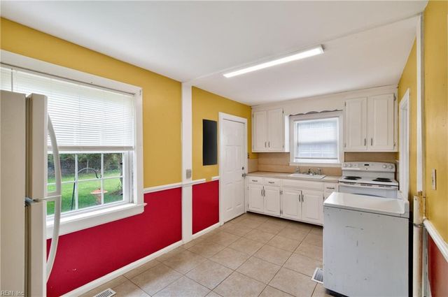 44 Davis AVE, Newport News, VA 23601