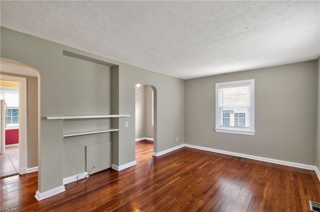 44 Davis AVE, Newport News, VA 23601