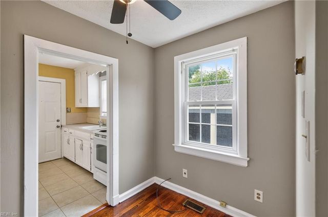 44 Davis AVE, Newport News, VA 23601
