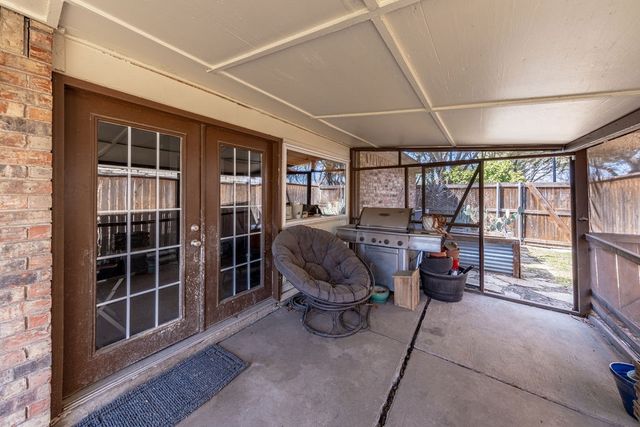 2818 Ashglen Drive, Garland, TX 75043