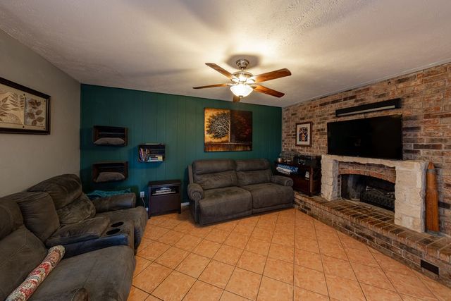 2818 Ashglen Drive, Garland, TX 75043