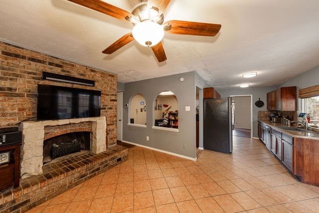 2818 Ashglen Drive, Garland, TX 75043