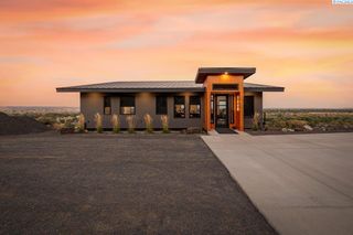 1880 Artemis Rdg, West Richland, WA 99353