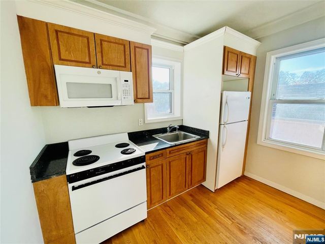 229 Orient Way 6, Rutherford, NJ 07070