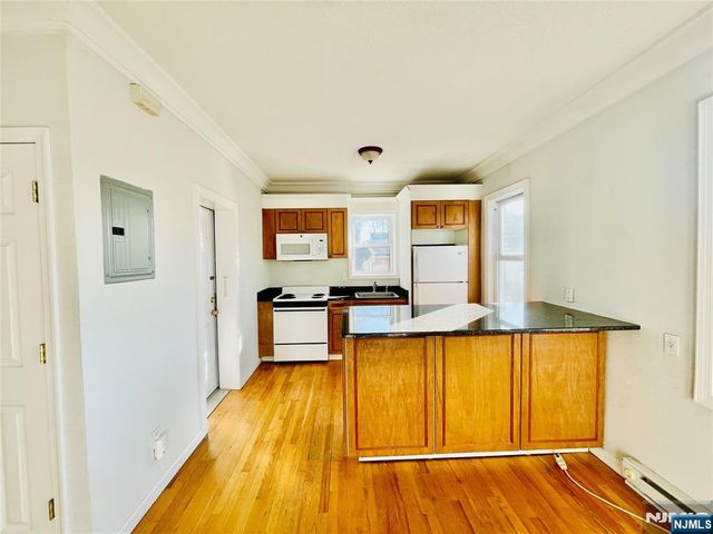 229 Orient Way 6, Rutherford, NJ 07070