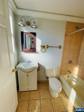 229 Orient Way 6, Rutherford, NJ 07070