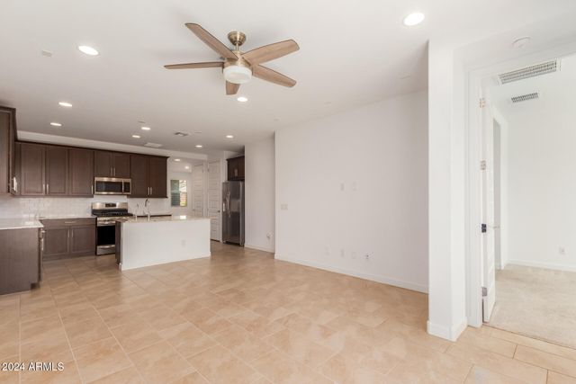 8911 W SOLANO Drive, Glendale, AZ 85305