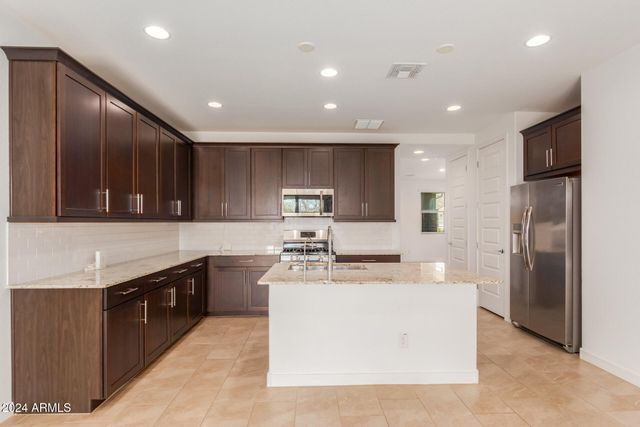 8911 W SOLANO Drive, Glendale, AZ 85305