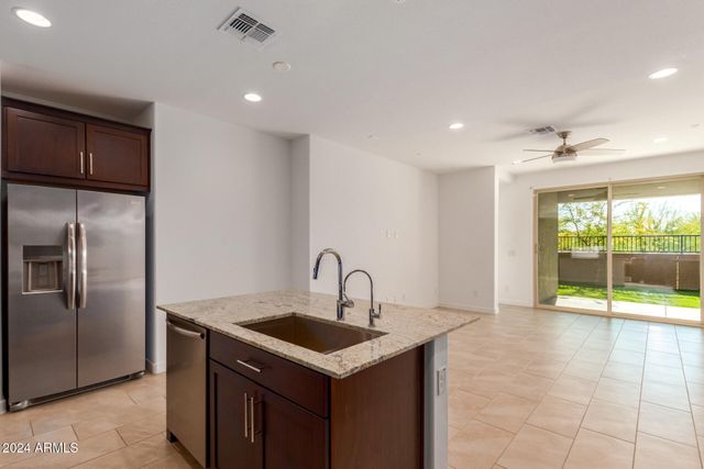 8911 W SOLANO Drive, Glendale, AZ 85305