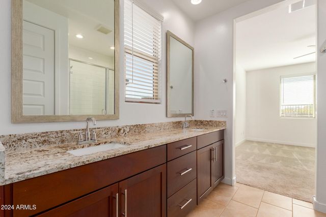 8911 W SOLANO Drive, Glendale, AZ 85305