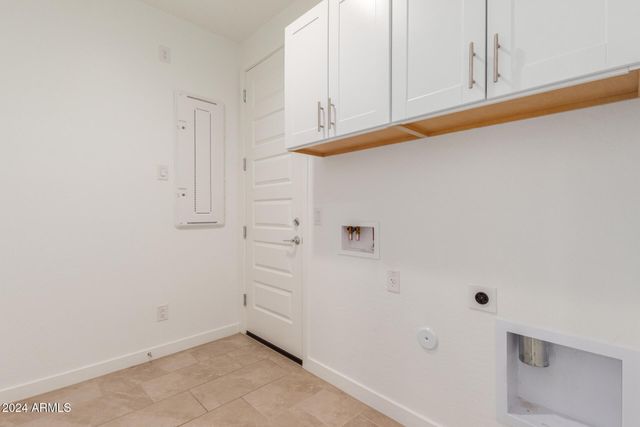 8911 W SOLANO Drive, Glendale, AZ 85305